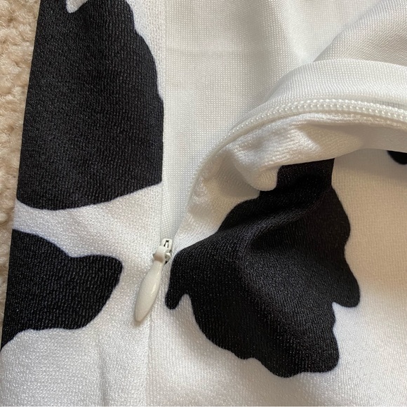 Cow print skirt with small slit - Picture 6 of 9